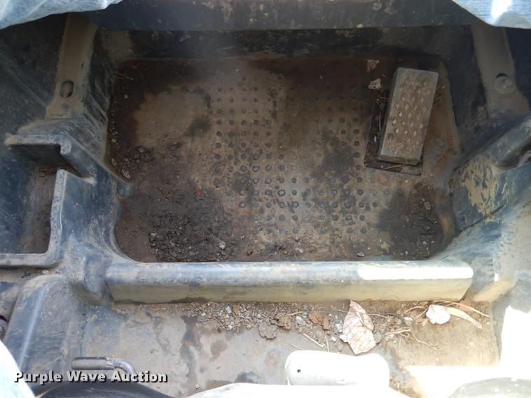 image for item DX9460 2014 John Deere 332E skid steer