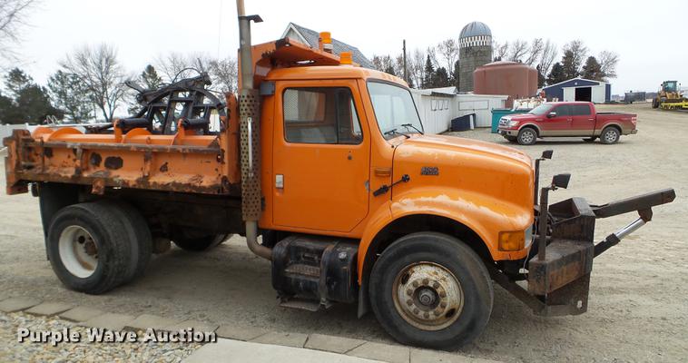 image for item DX9742 2001 International 4700 dump truck