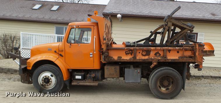 image for item DX9742 2001 International 4700 dump truck
