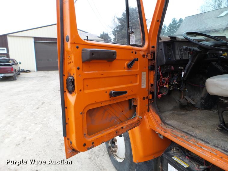 image for item DX9742 2001 International 4700 dump truck