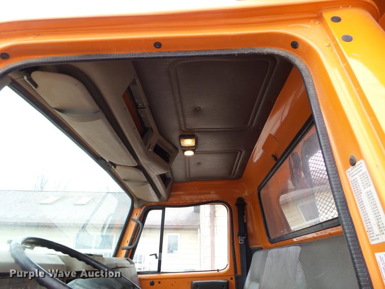 image for item DX9742 2001 International 4700 dump truck