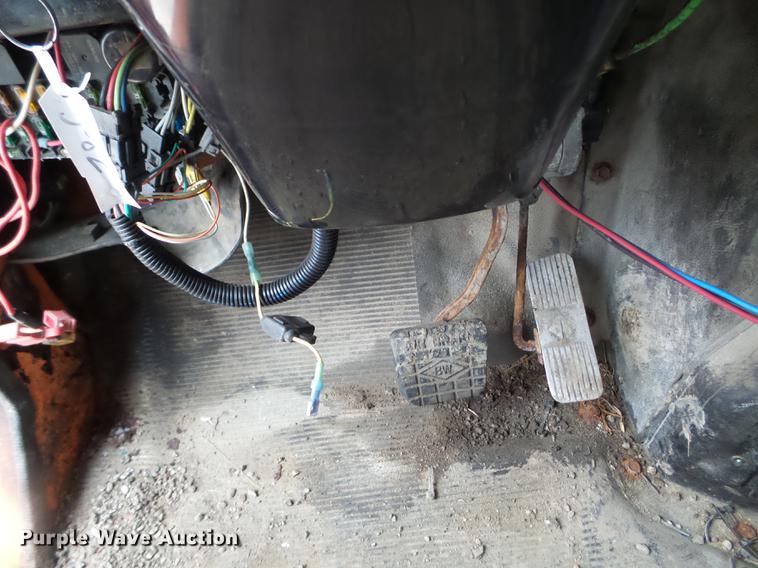 image for item DX9742 2001 International 4700 dump truck