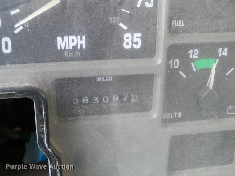 image for item DX9742 2001 International 4700 dump truck