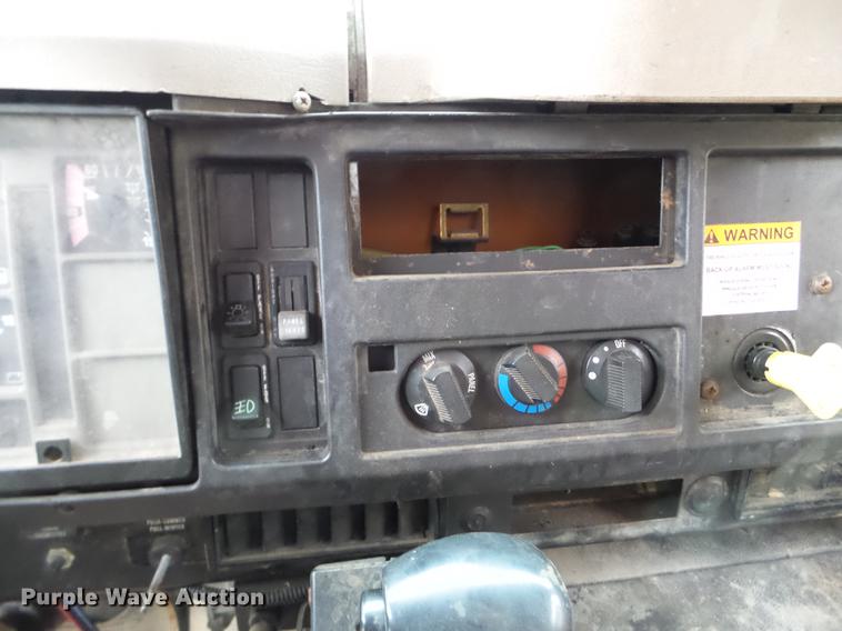 image for item DX9742 2001 International 4700 dump truck