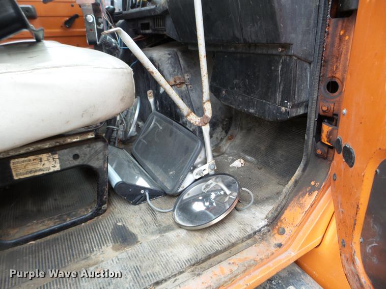 image for item DX9742 2001 International 4700 dump truck