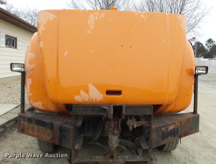 image for item DX9742 2001 International 4700 dump truck