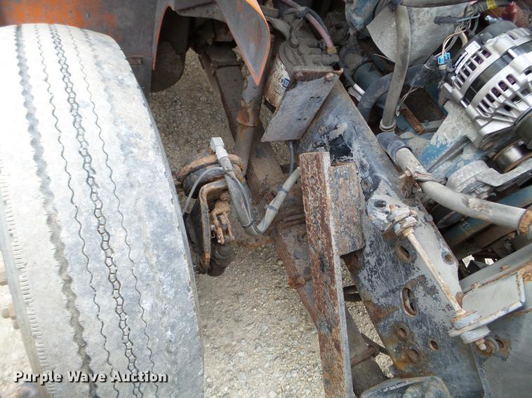 image for item DX9742 2001 International 4700 dump truck