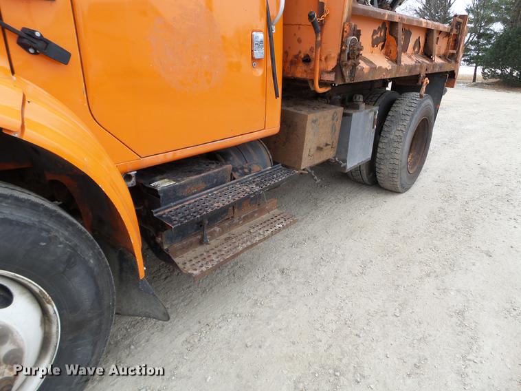 image for item DX9742 2001 International 4700 dump truck