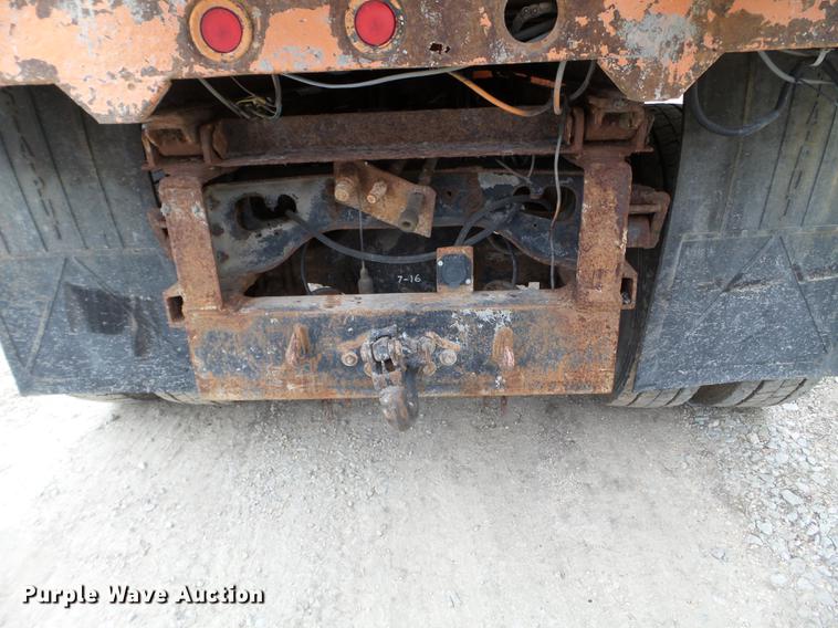 image for item DX9742 2001 International 4700 dump truck