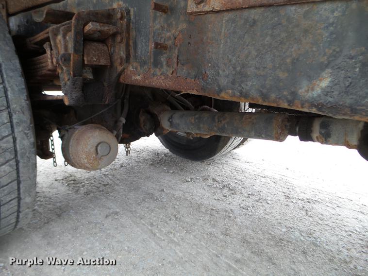 image for item DX9742 2001 International 4700 dump truck