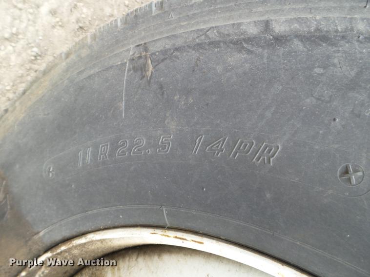 image for item DX9742 2001 International 4700 dump truck