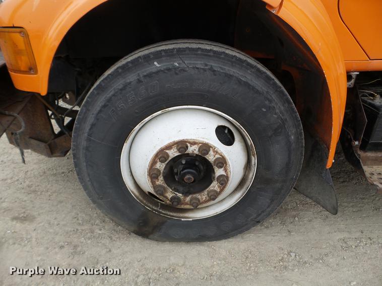 image for item DX9742 2001 International 4700 dump truck