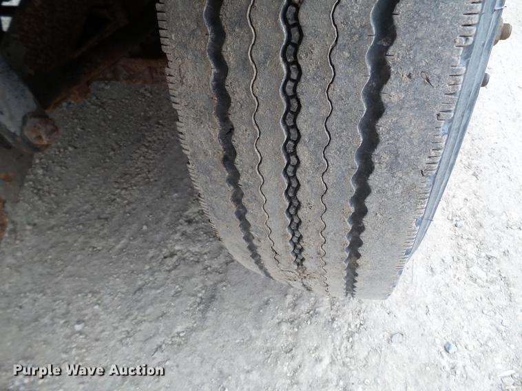 image for item DX9742 2001 International 4700 dump truck