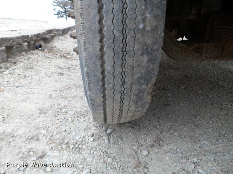 image for item DX9742 2001 International 4700 dump truck