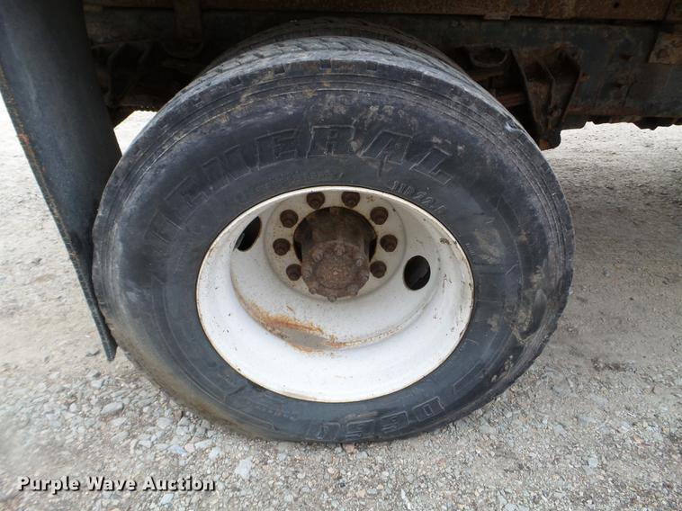 image for item DX9742 2001 International 4700 dump truck