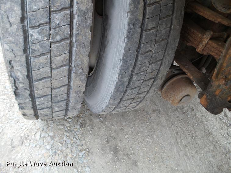 image for item DX9742 2001 International 4700 dump truck