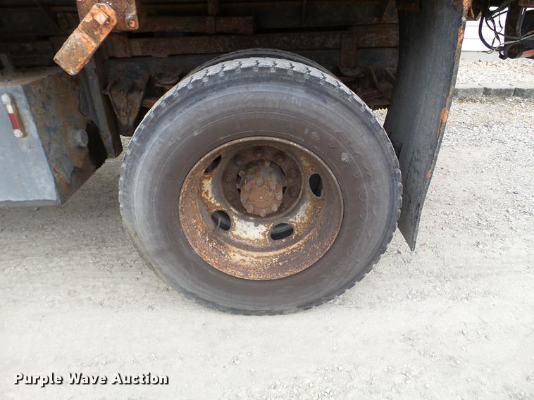 image for item DX9742 2001 International 4700 dump truck