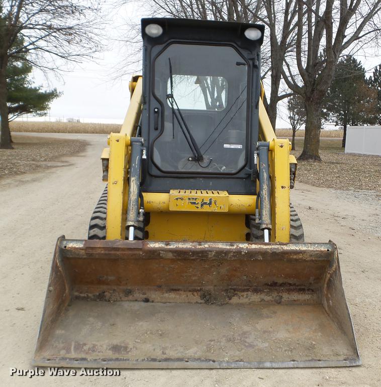 image for item DX9744 2015 Gehl RT210 skid steer