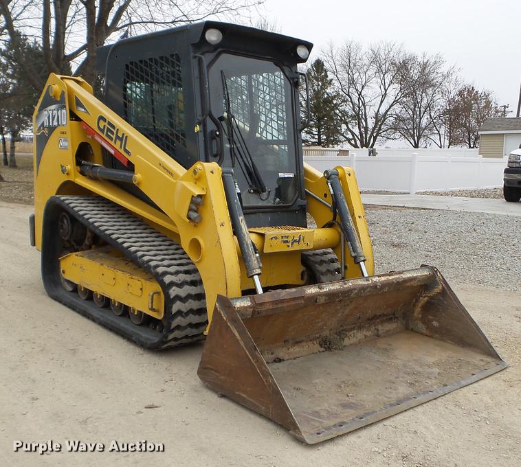 image for item DX9744 2015 Gehl RT210 skid steer