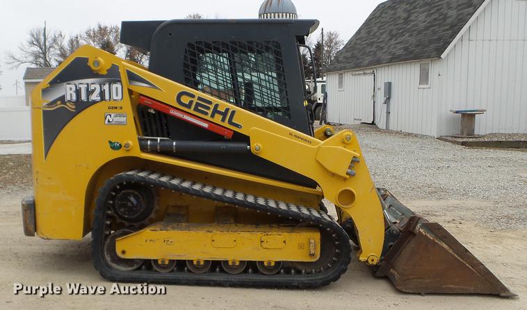 image for item DX9744 2015 Gehl RT210 skid steer