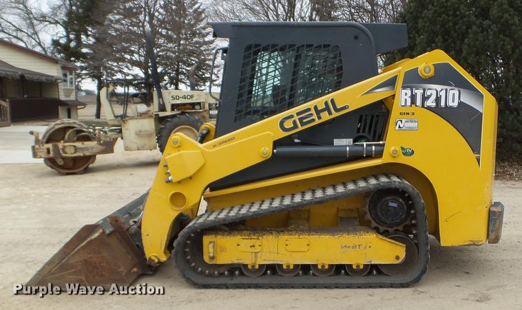 image for item DX9744 2015 Gehl RT210 skid steer