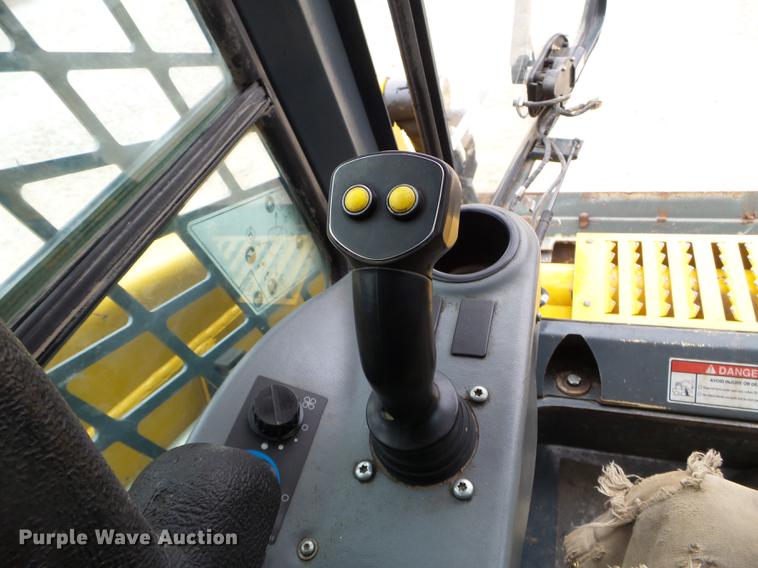 image for item DX9744 2015 Gehl RT210 skid steer