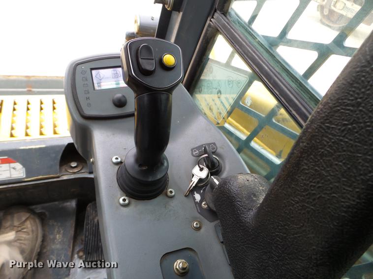 image for item DX9744 2015 Gehl RT210 skid steer
