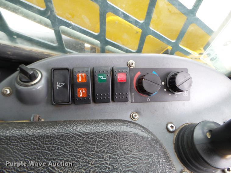 image for item DX9744 2015 Gehl RT210 skid steer