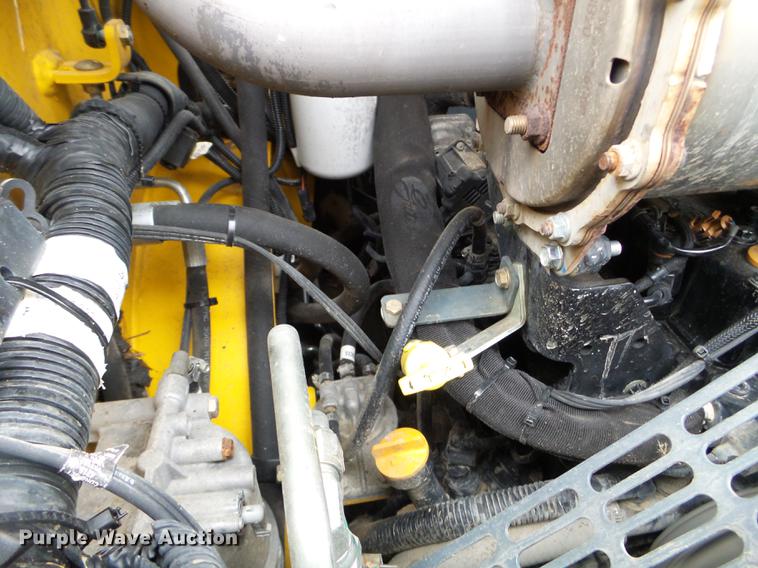 image for item DX9744 2015 Gehl RT210 skid steer