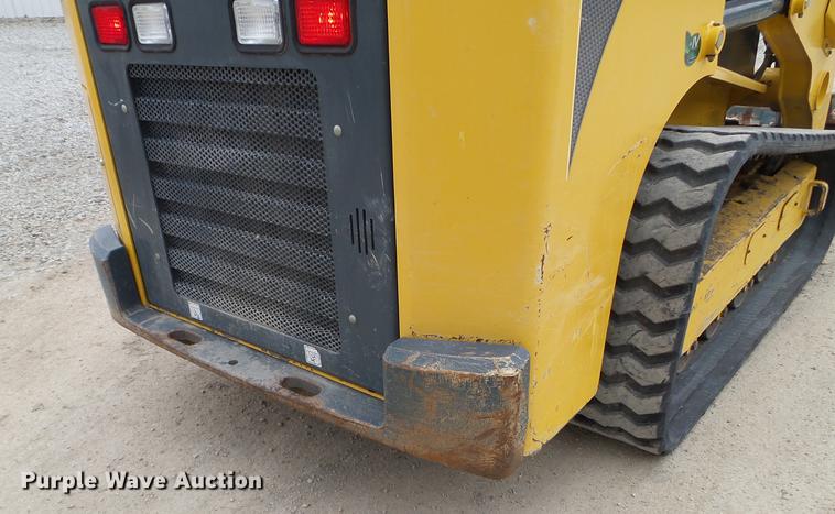 image for item DX9744 2015 Gehl RT210 skid steer