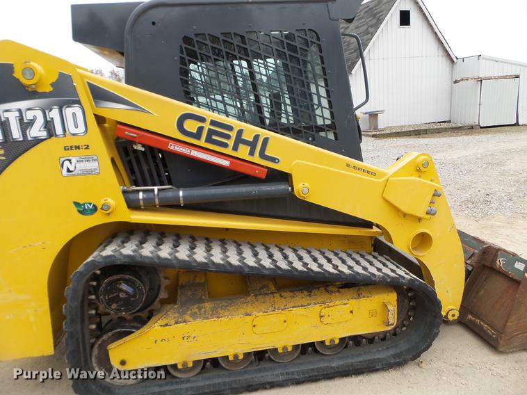 image for item DX9744 2015 Gehl RT210 skid steer