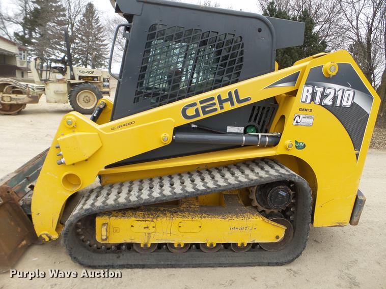 image for item DX9744 2015 Gehl RT210 skid steer