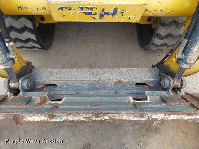 image for item DX9744 2015 Gehl RT210 skid steer