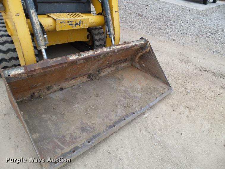 image for item DX9744 2015 Gehl RT210 skid steer