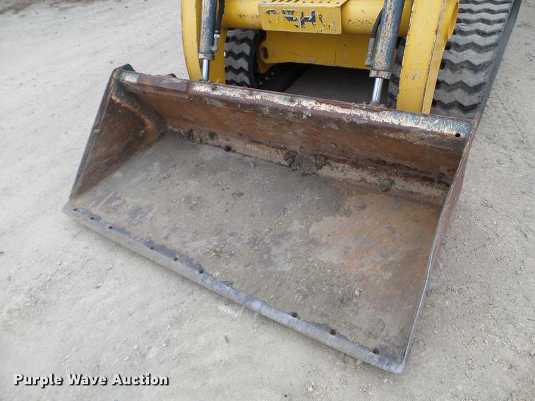 image for item DX9744 2015 Gehl RT210 skid steer