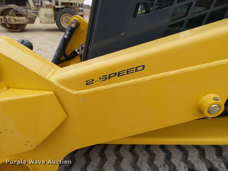 image for item DX9744 2015 Gehl RT210 skid steer