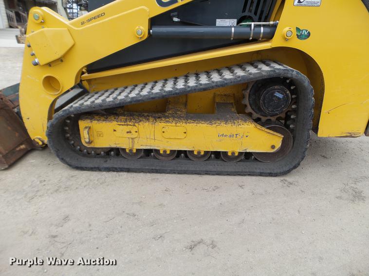 image for item DX9744 2015 Gehl RT210 skid steer