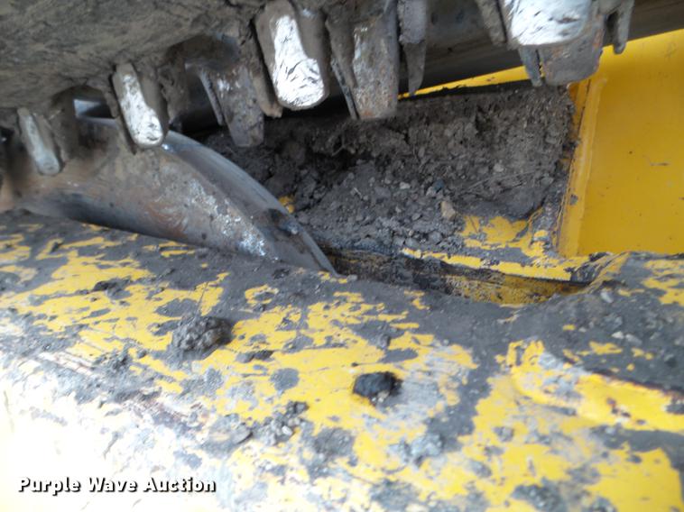 image for item DX9744 2015 Gehl RT210 skid steer