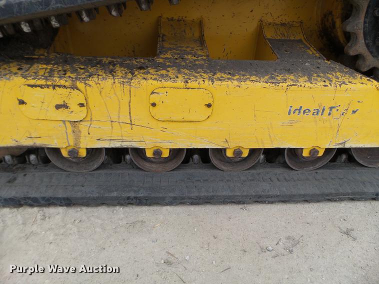 image for item DX9744 2015 Gehl RT210 skid steer