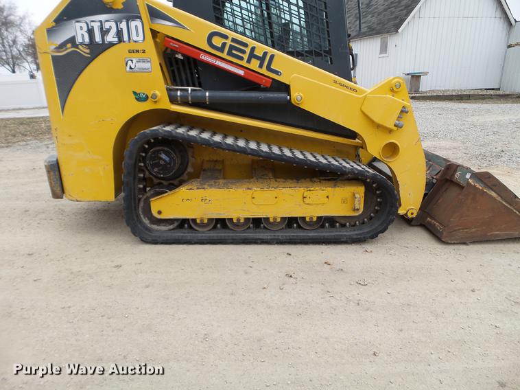 image for item DX9744 2015 Gehl RT210 skid steer