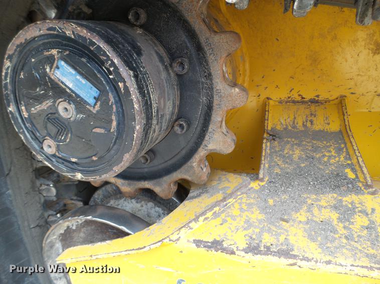 image for item DX9744 2015 Gehl RT210 skid steer