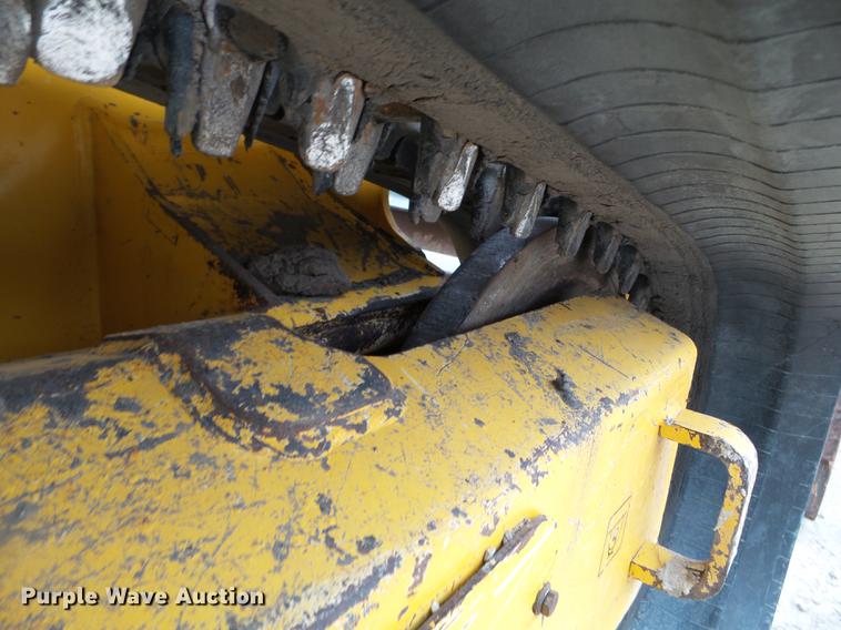 image for item DX9744 2015 Gehl RT210 skid steer