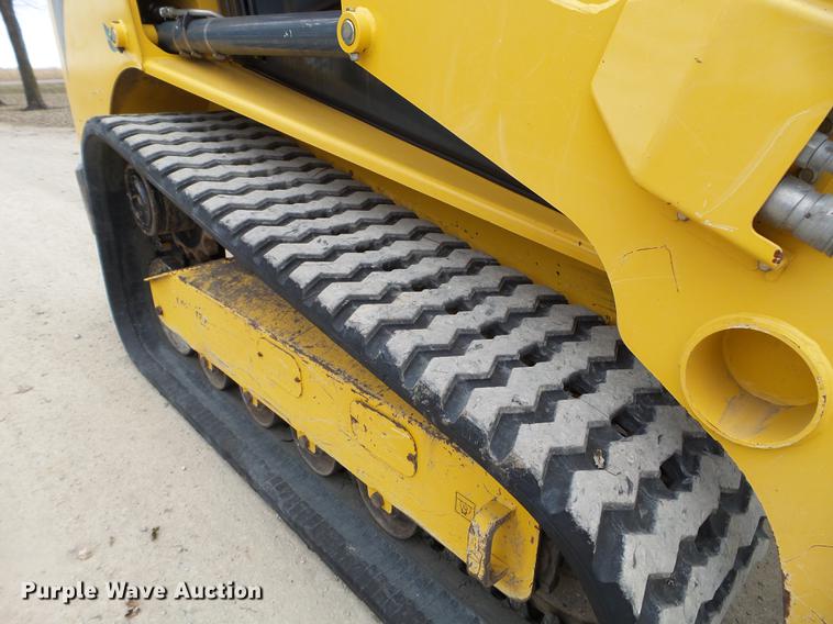 image for item DX9744 2015 Gehl RT210 skid steer