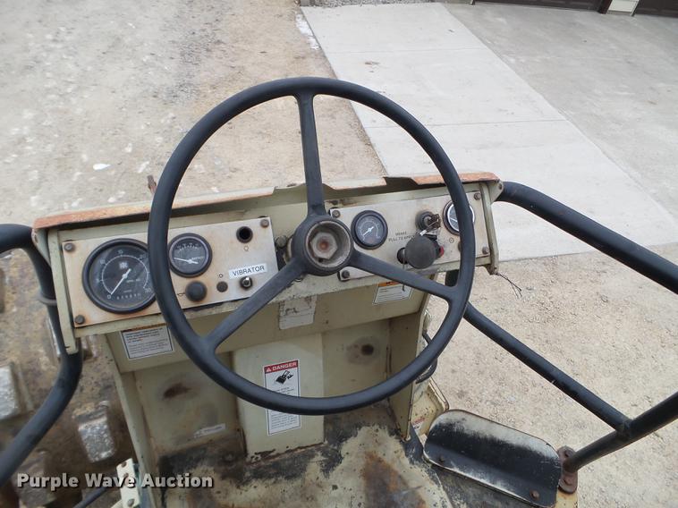 image for item DX9745 1995 Ingersoll Rand SD40F single drum vibratory compactor