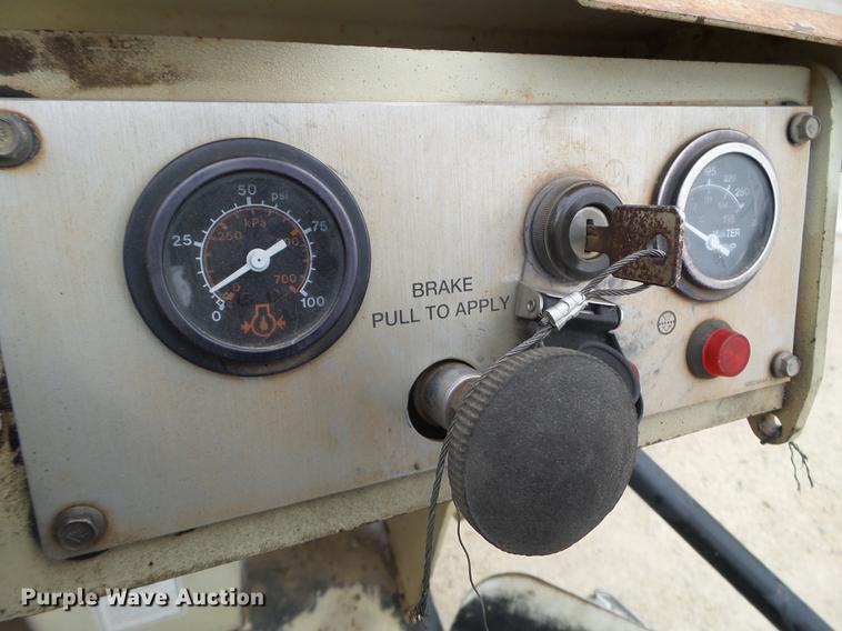 image for item DX9745 1995 Ingersoll Rand SD40F single drum vibratory compactor