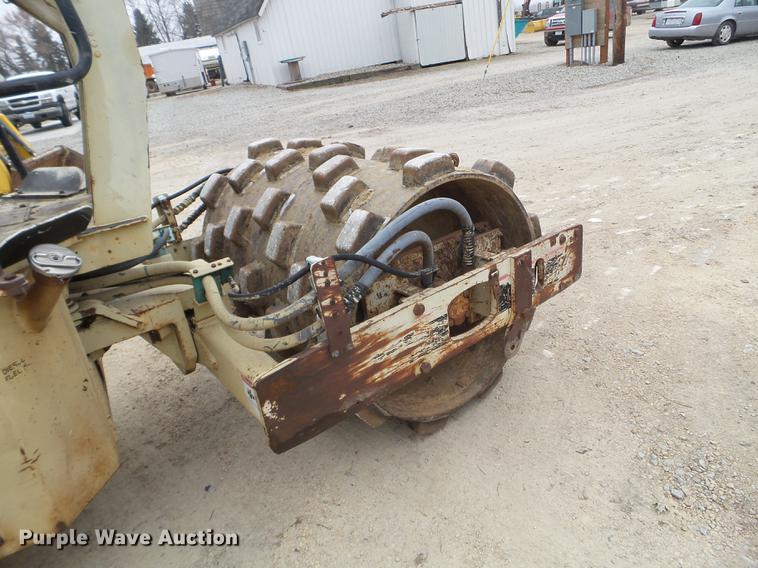 image for item DX9745 1995 Ingersoll Rand SD40F single drum vibratory compactor