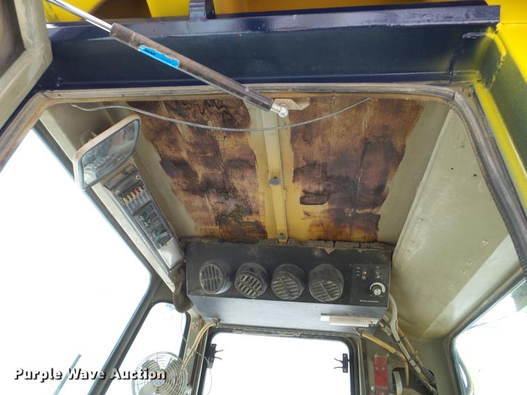 image for item DX9748 1986 Komatsu WA500-1 wheel loader