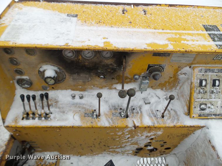 image for item DX9749 1980 Gomaco GT6300 Commander III paver