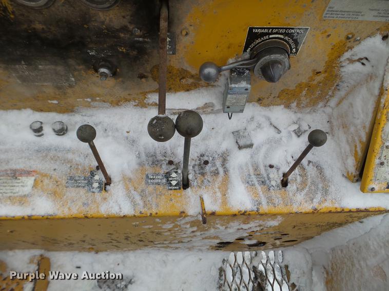 image for item DX9749 1980 Gomaco GT6300 Commander III paver