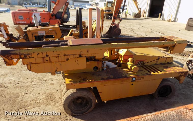 image for item DY9167 1984 BMC MH42B breaker